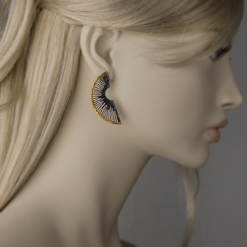Stunning earrings in silver and gold