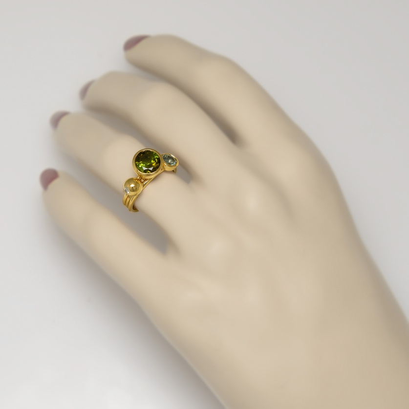 Τριπλό χρυσό δαχτυλίδι με διαμάντι, τουρμαλίνη και ζαφείρι