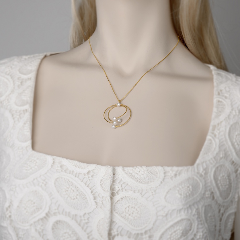 Elegant pendant in gold with freshwater pearls (medium size)