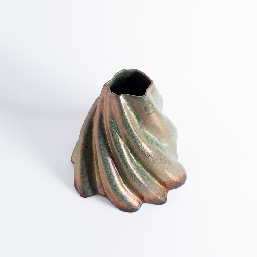 Impressive bronze-toned vase