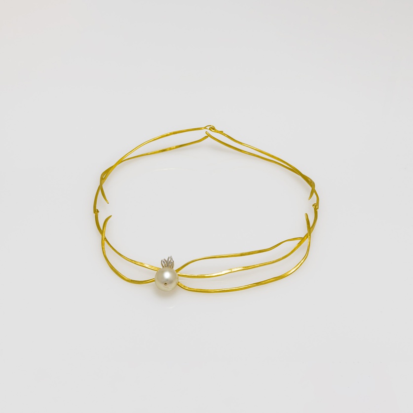 Enchanting gold necklace with South Sea pearl and diamonds