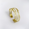 Distinctive gold bracelet with brilliant diamonds