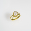 Γοητευτικό χρυσό δαχτυλίδι με μαργαριτάρι και διαμάντι