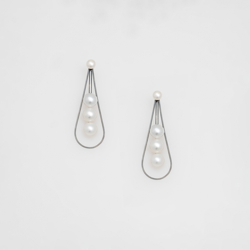 Elegant silver earrings with freshwater pearls