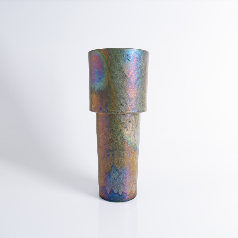 Stunning bronze-toned ceramic vase