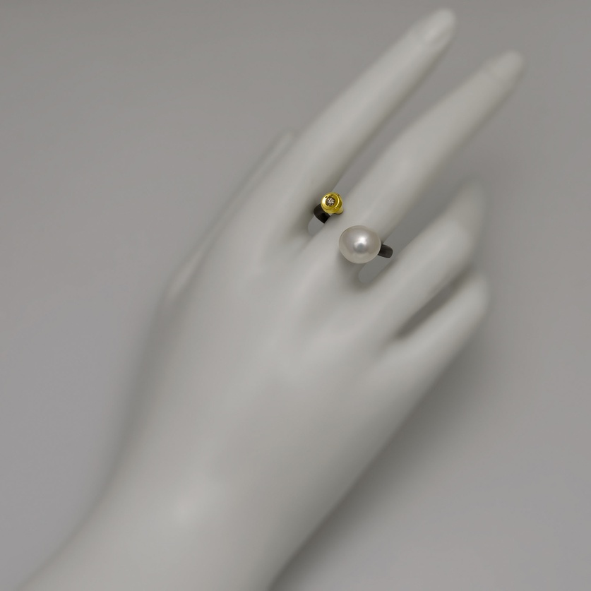 Elegant ring in silver and gold with pearl and rosecut diamond