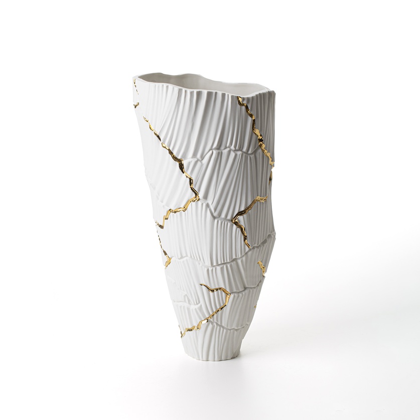 Stunning Porcelain & Gold Form