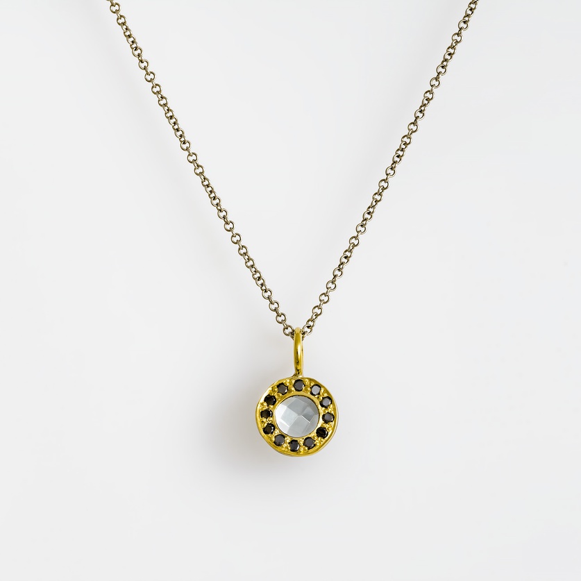 Κολιέ με χαλαζία και μαύρα διαμάντια