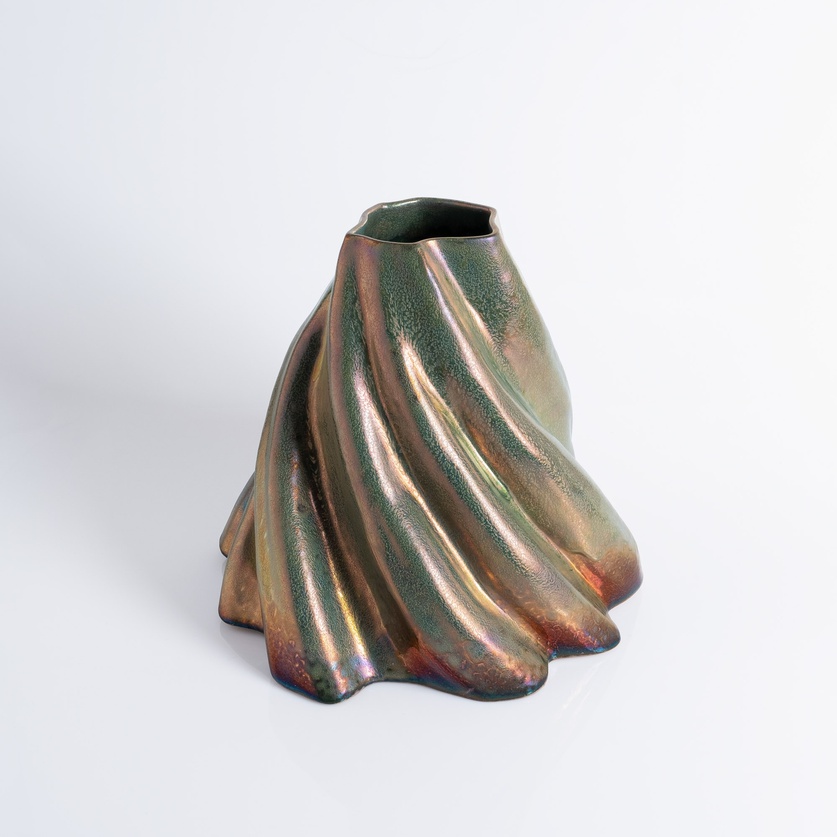 Impressive bronze-toned vase