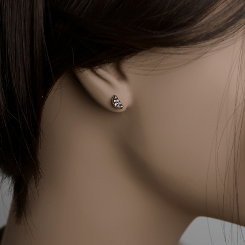 Semi-circle earrings in gold and diamonds
