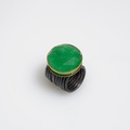 Επιβλητικό δαχτυλίδι σε ασήμι και χρυσό με πέτρα doublet χαλαζία-jade ταγιέ