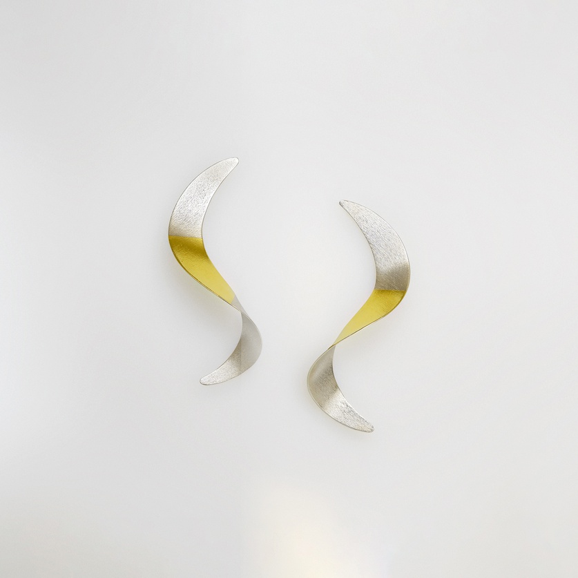 Wavy silver earrings with 22K gold inlay