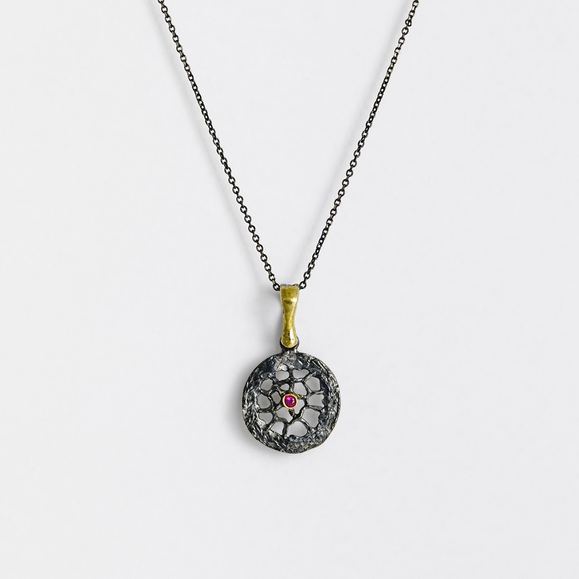 "Web" pendant in silver and details of gold inlay with ruby