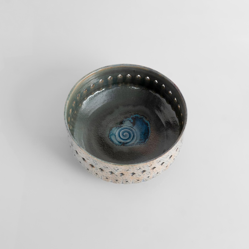 Ceramic bowl with unique glazing