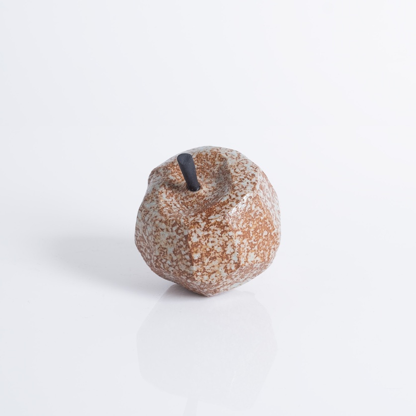 Faceted apple
