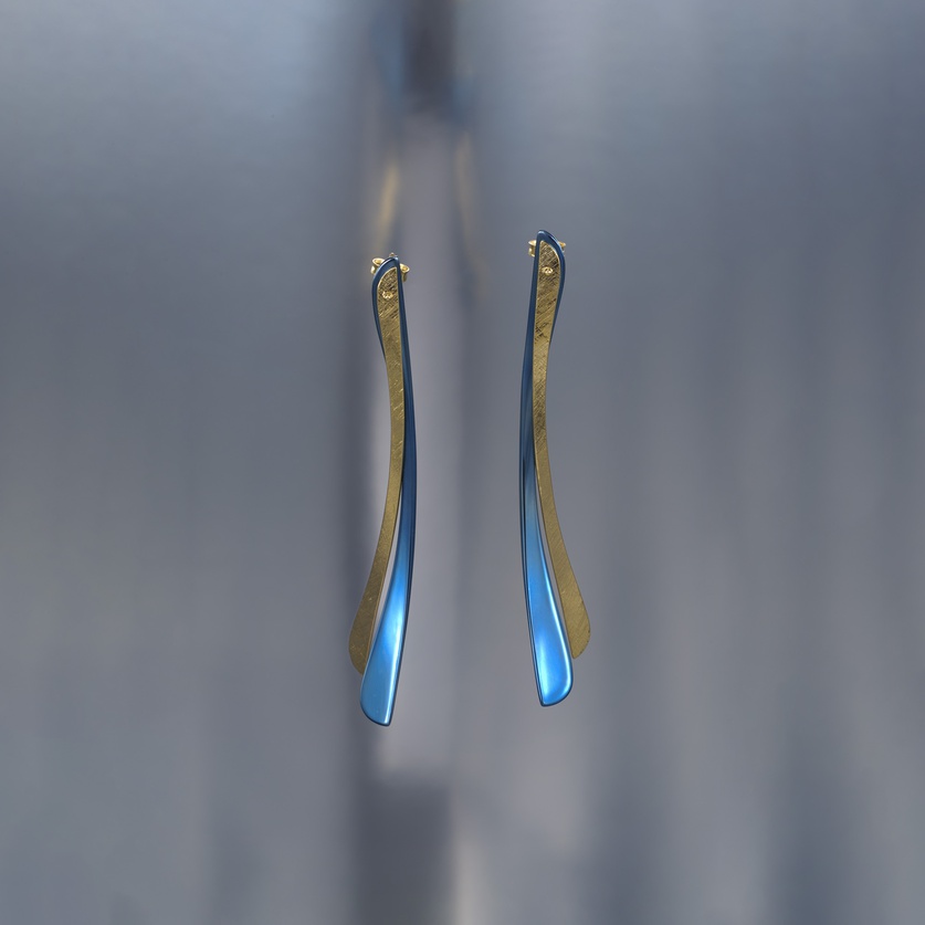 Ακτινοβόλα σκουλαρίκια μπλε τιτανίου με χρυσό
