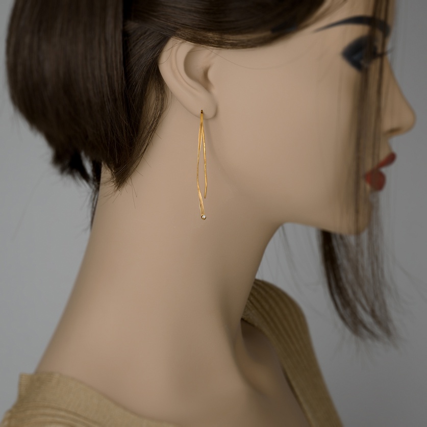 Καλλιτεχνικά σκουλαρίκια σε ροζ χρυσό με διαμάντι