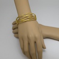 Awe-inspiring gold bracelet with diamonds