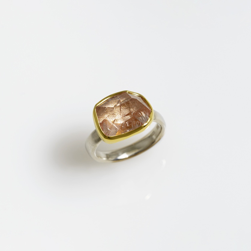 Δαχτυλίδι με μοργκανίτη σε ασήμι και χρυσό