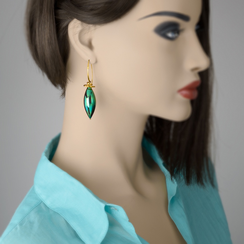 Oval-shaped earrings in green titanium and gold