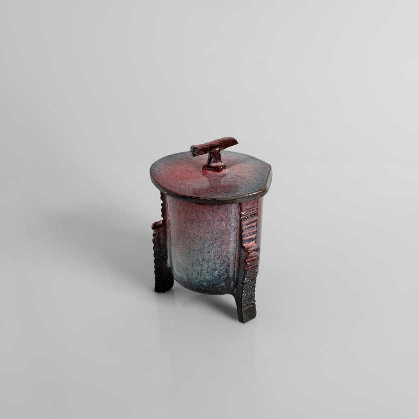 Κεραμικό τρίποδο κουτί με καπάκι