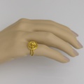 Elegant spiral ring in yellow gold with diamond