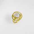 Spiral-shaped ring in gold with pearl
