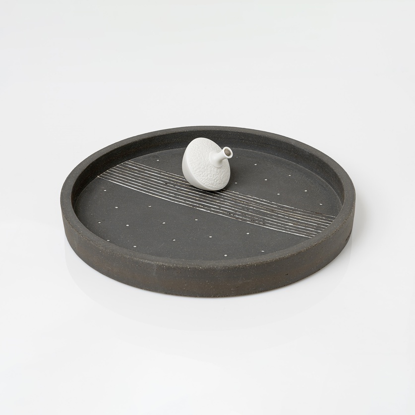 Modern round ceramic platter with rim