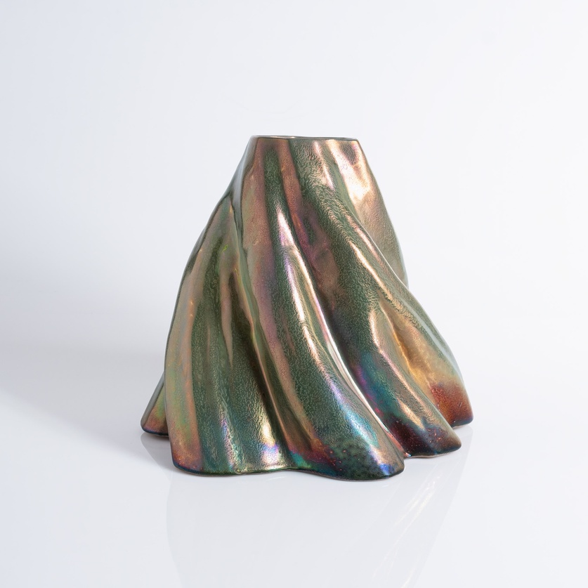 Impressive bronze-toned vase