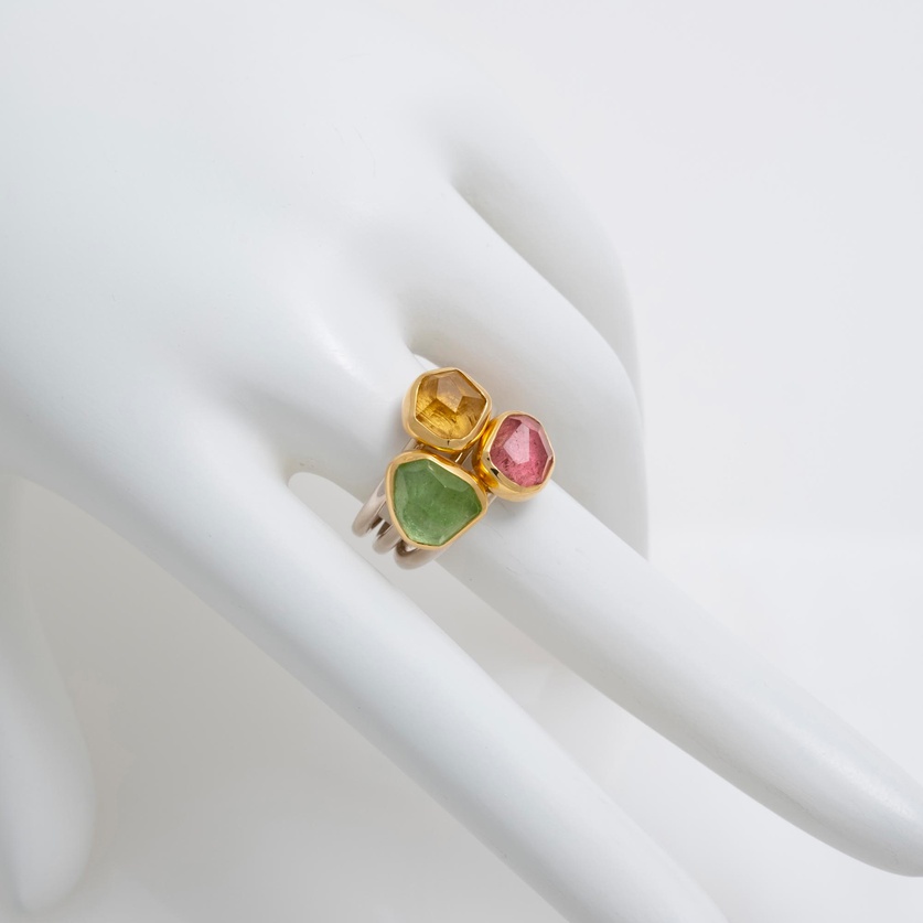 Impressive ring featuring peridot, heliodor and pink tourmaline