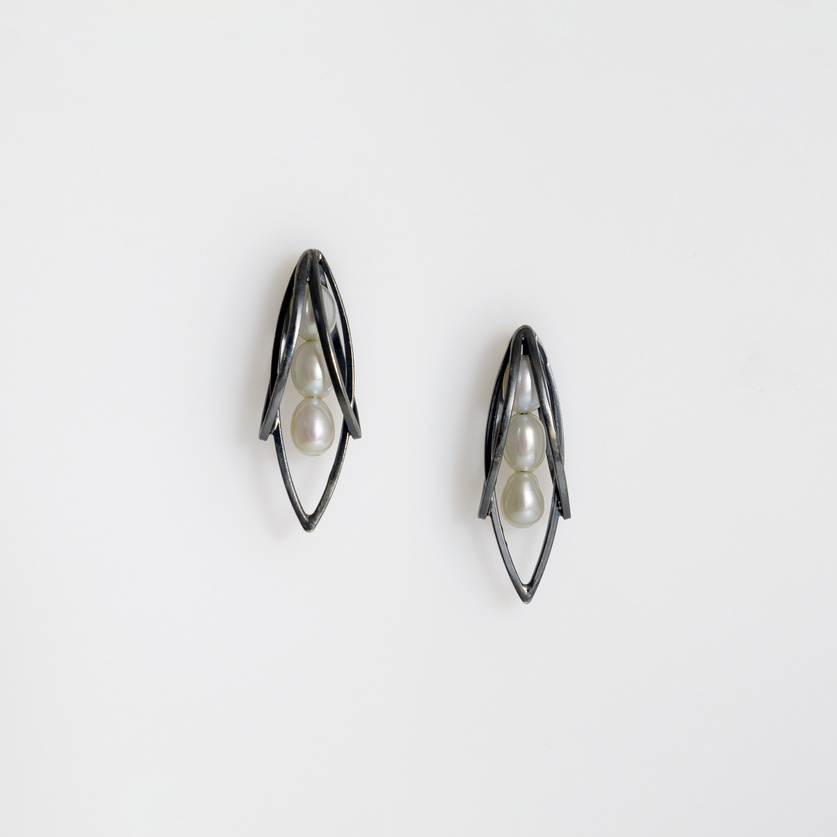 Modern stud silver earrings with pearls