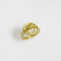 Elegant spiral ring in yellow gold with diamond