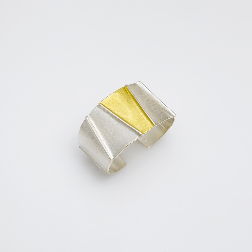 Staggering pleated silver cuff bracelet with gold inlay