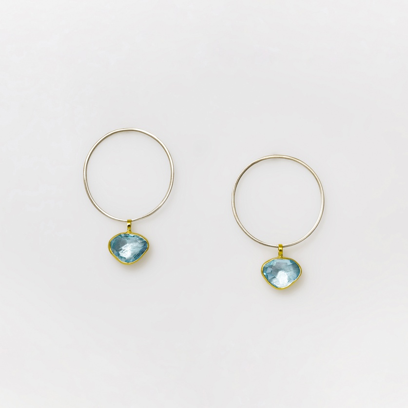 Hoop earrings with aquamarine