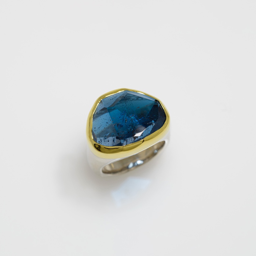Stunning blue topaz silver & gold ring