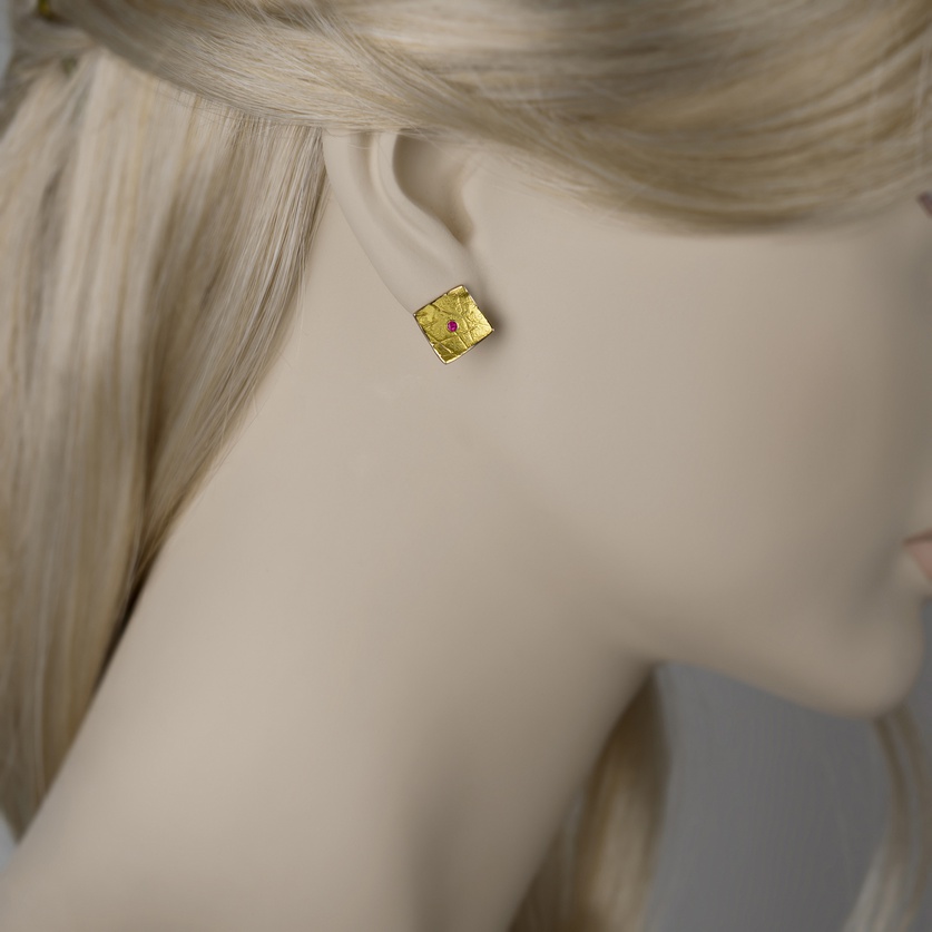 Square stud earrings in silver and gold with rubies