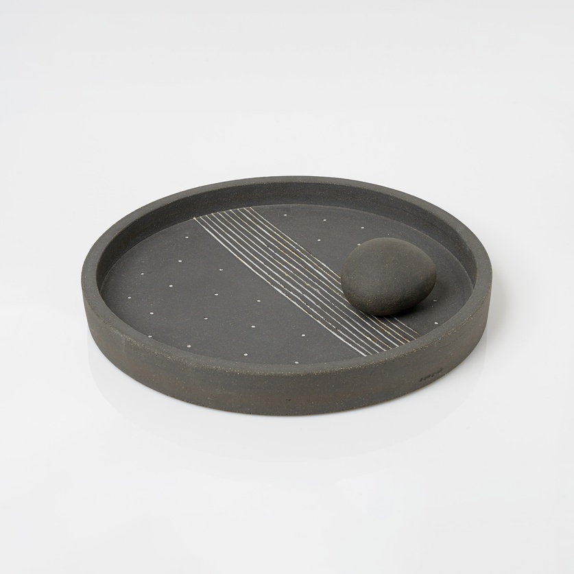 Modern round ceramic platter with rim