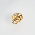Elegant spiral ring in rose gold with diamond