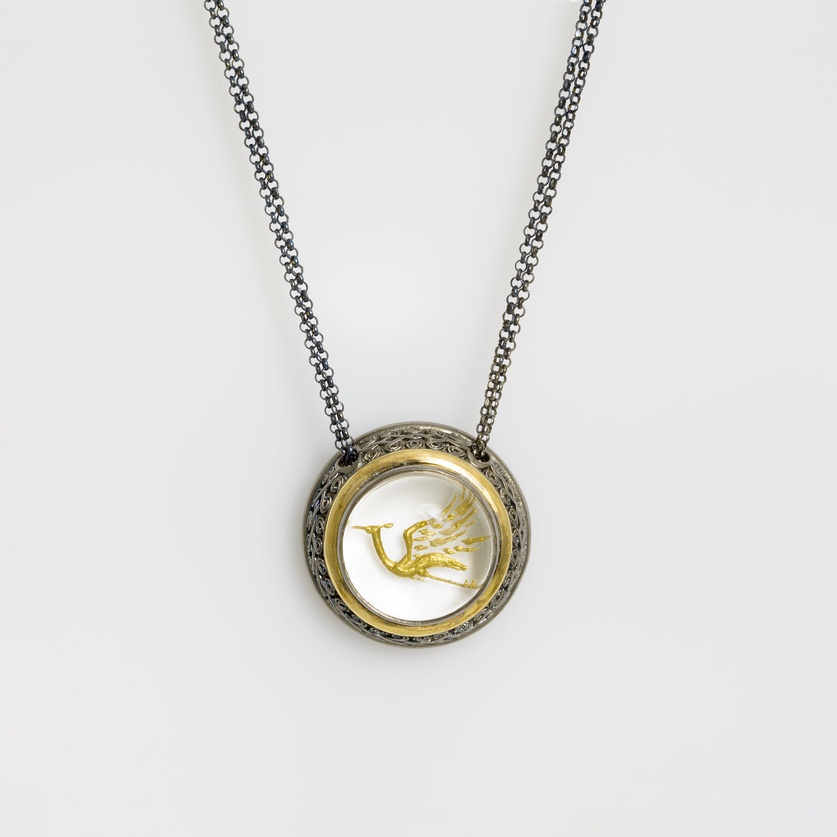 Exquisite silver and gold necklace with engraved quartz