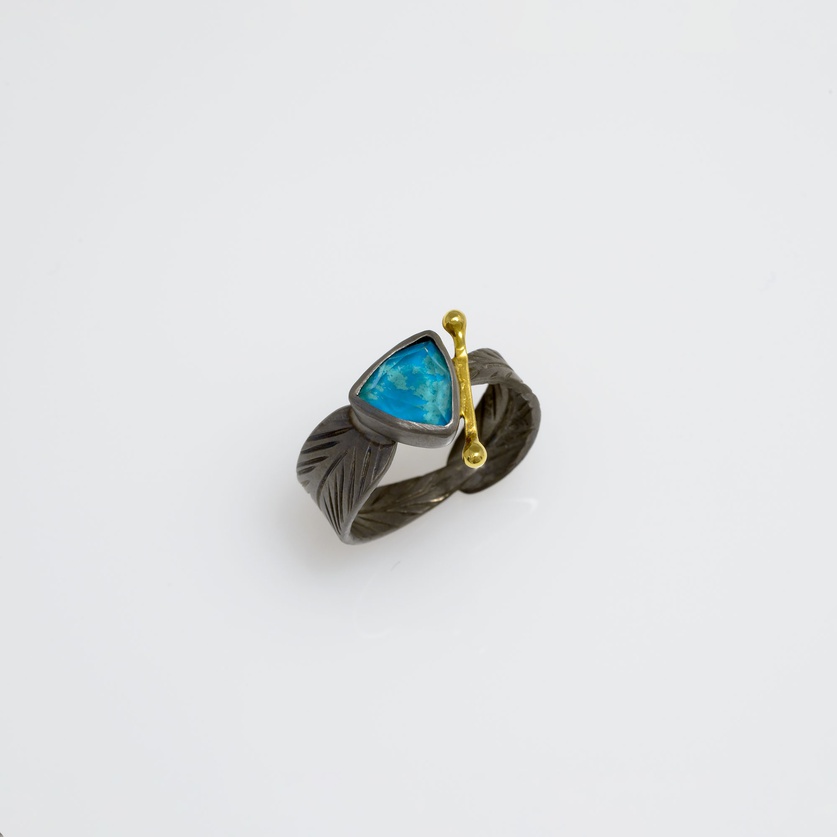 Fairytale ring in silver and gold with doublet chrysocolla stone