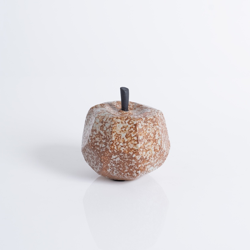 Faceted apple