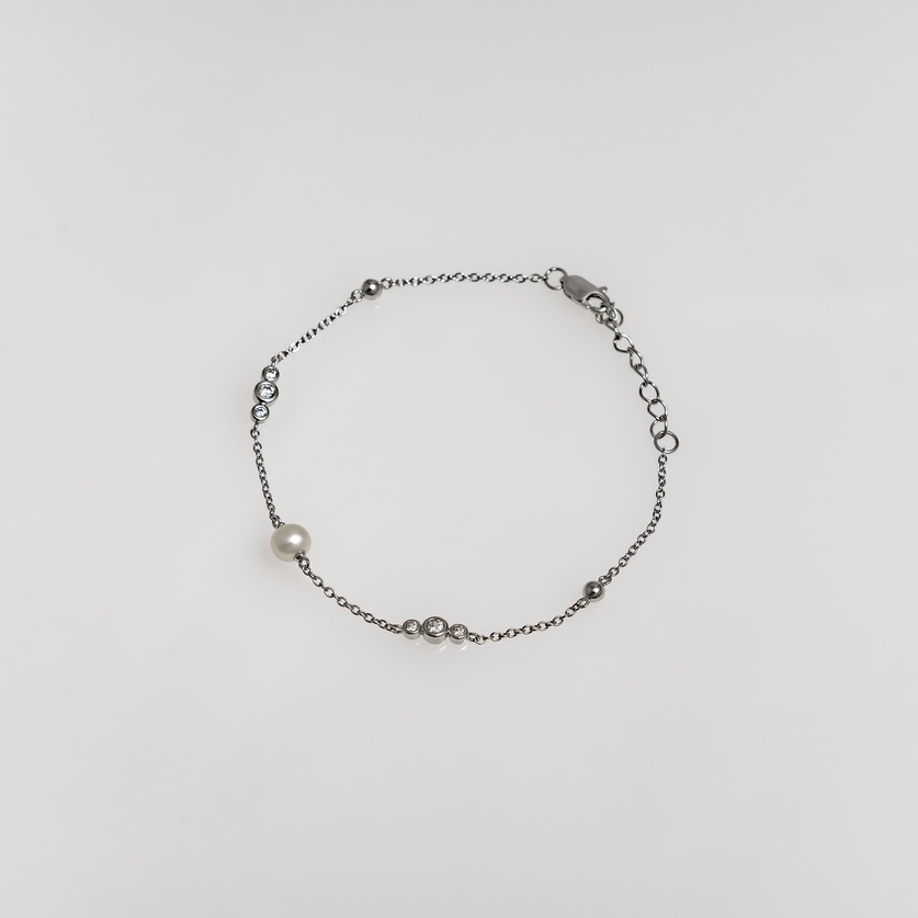 Silver bracelet with freshwater pearl and zircon