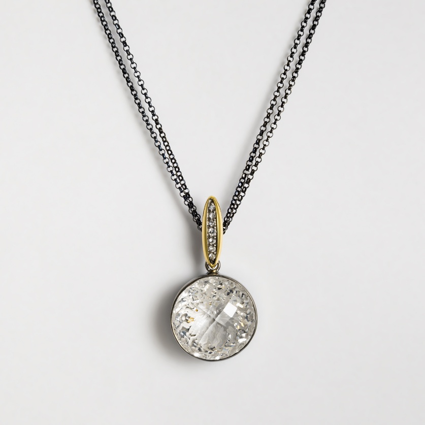Elegant necklace in silver & gold wth engraved quartz