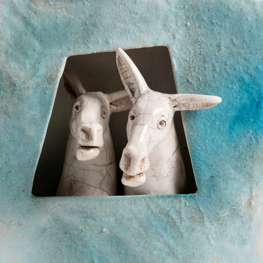 Ceramic composition with donkeys