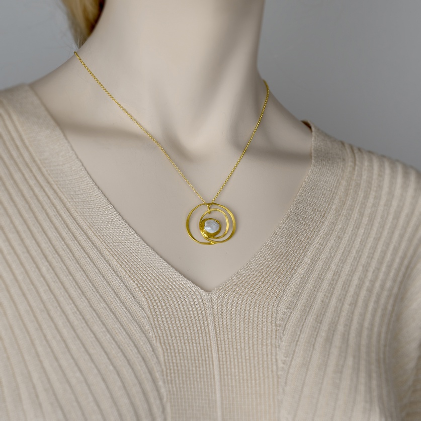 Gold spiral-shaped pendant with pearl