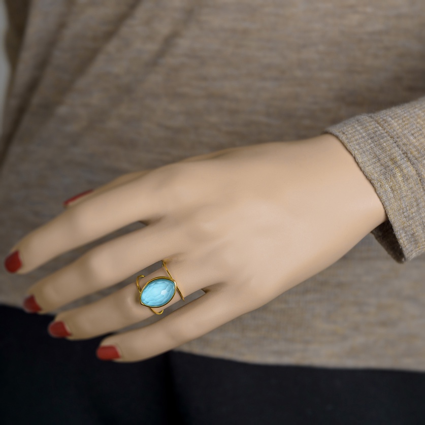Magnificent ring in gold with faceted turquoise-quartz doublet stone