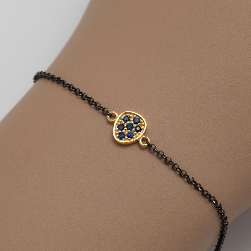 Bracelet with blue emeralds