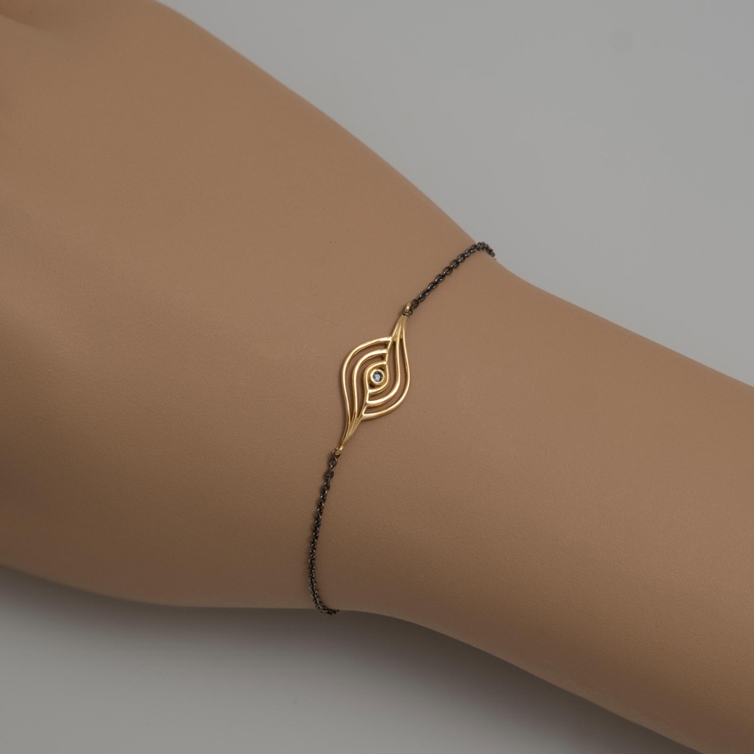 “Eye” bracelet in silver and gold with blue sapphire