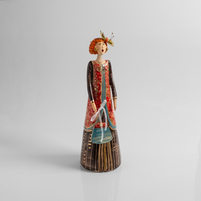 Figurine of a beautifully dressed woman