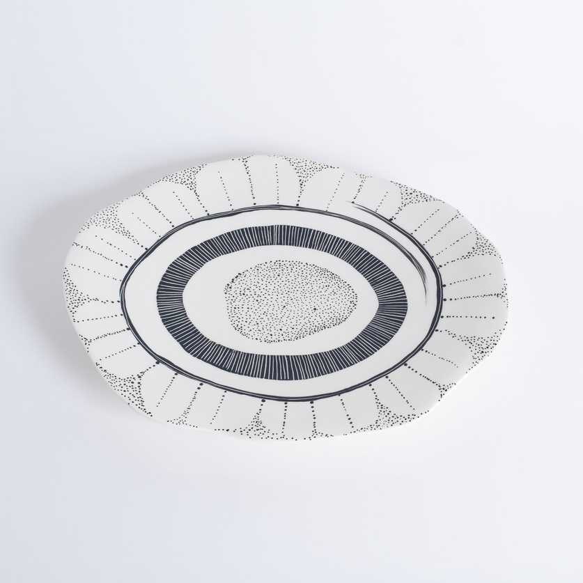 Minimal platter with dot